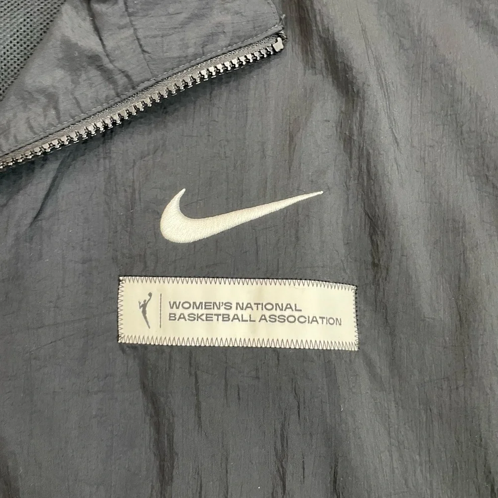 Nike women’s  Dark Gray Windbreaker Jacket